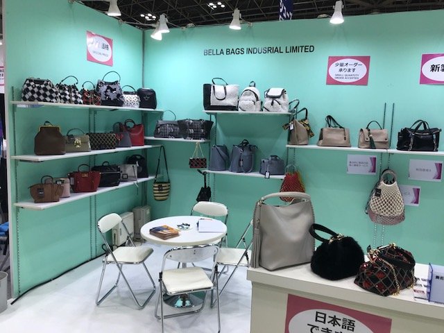 BELLA-April, 2018 Fashion World Tokyo 2018 | Suede Handbags