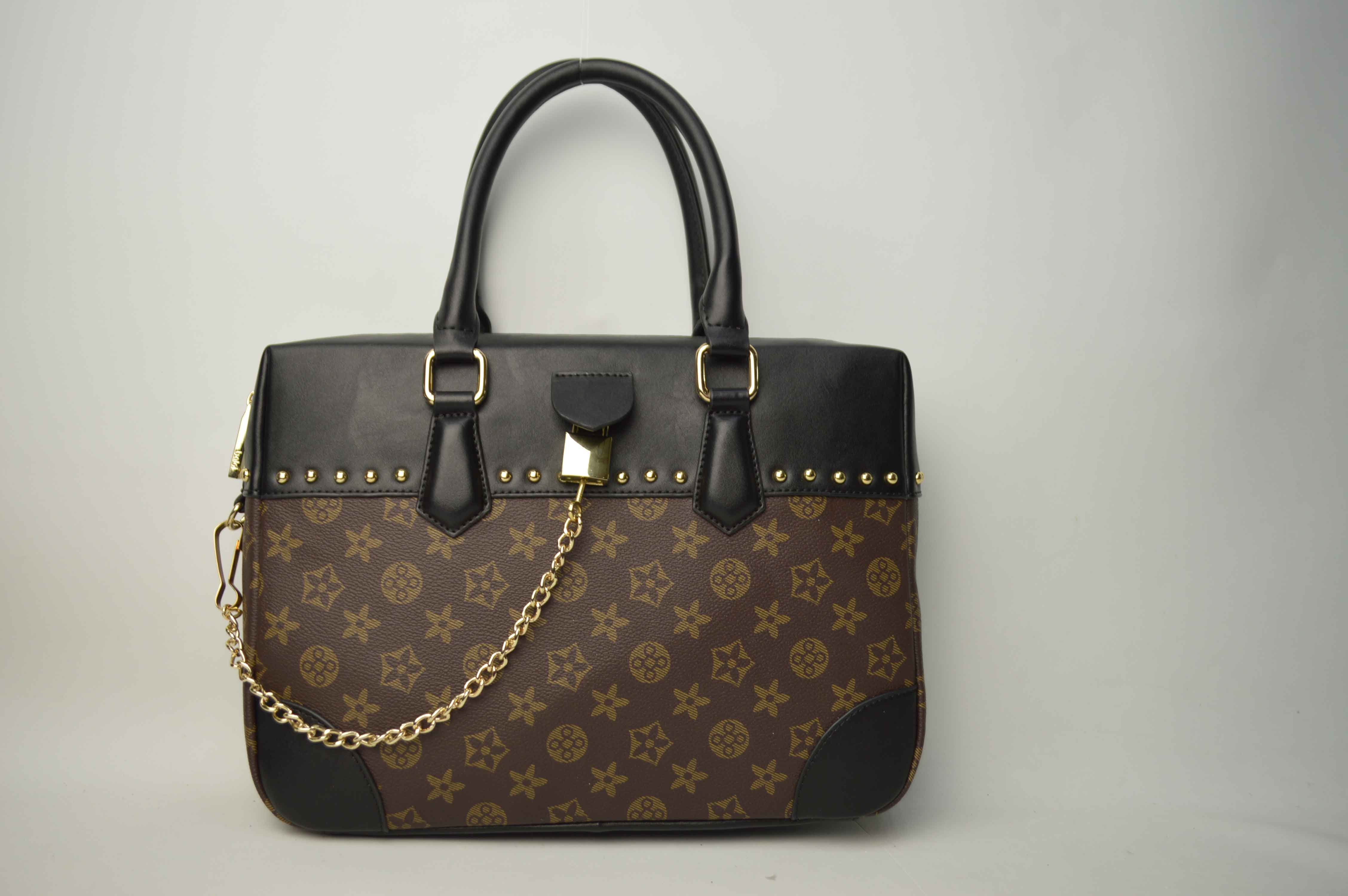 Black handbag with tartan pattern BE-4762